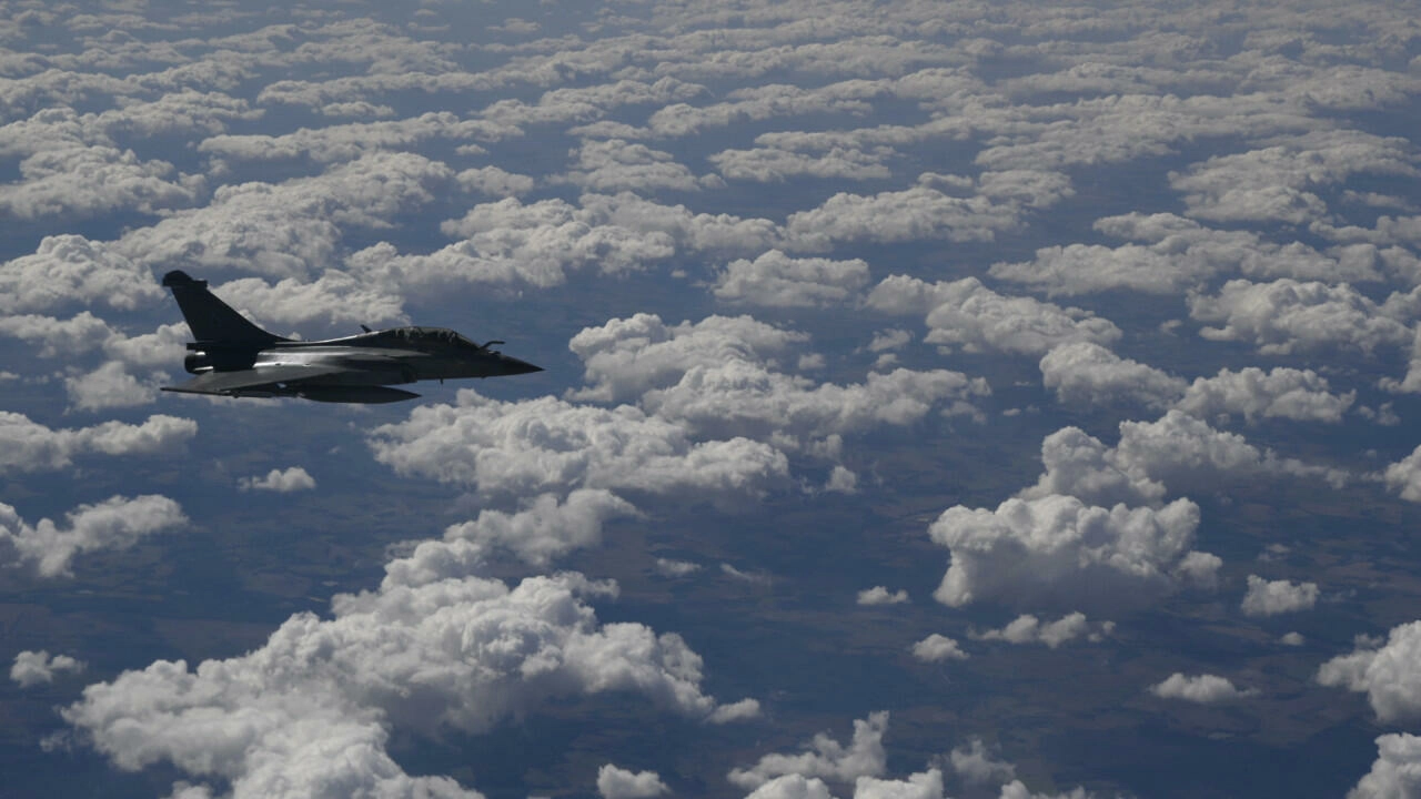 L’Algérie autorise de nouveau les avions militaires français à survoler son territoire