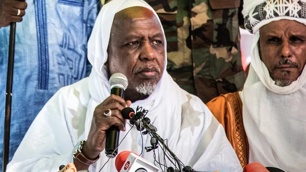 Mali : l’imam Dicko privé de son passeport diplomatique