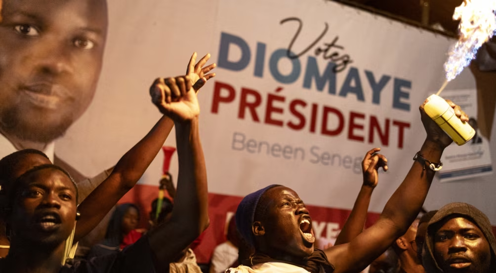 L’opposant Diomaye Faye donné nettement en tête de la présidentielle sénégalaise