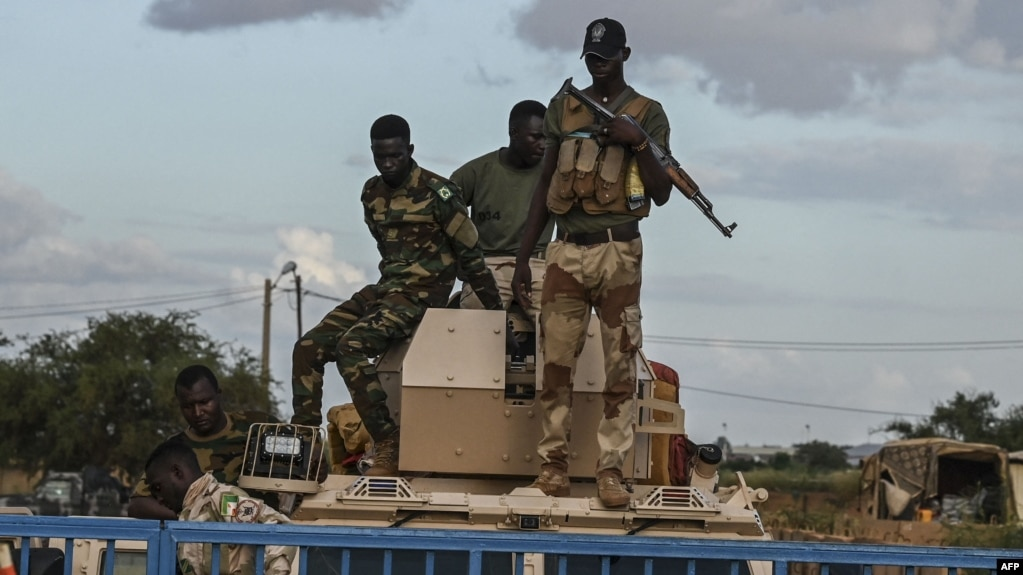 Dix soldats nigériens tués dans une “attaque terroriste” près du Burkina Faso