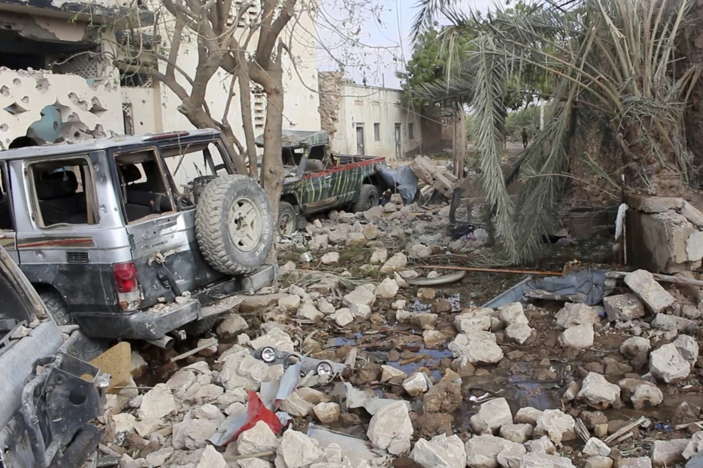 Somali forces end a 24-hour siege by al-Shabab militants on a hotel, leaving all fighters dead