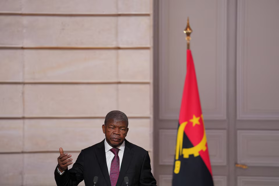East Congo ceasefire in trouble as rebels stay in strategic town